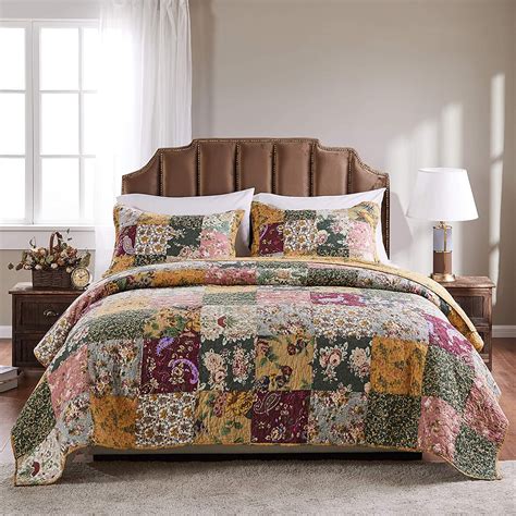 Levtex Home - Yuletide <strong>Quilt</strong> Set - King/Cal King Holiday <strong>Quilt</strong> 106x92 and Two King Pillow Shams 36x20 - Christmas Holiday Script - Red and Cream - Reversible - Cotton. . Amazon quilts